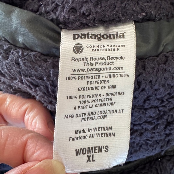 Patagonia Women’s Los Gatos Deep Pile Sherpa Vest in purple - XL - Picture 7 of 7